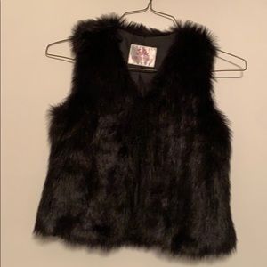 Justice faux fur black vest 8/10